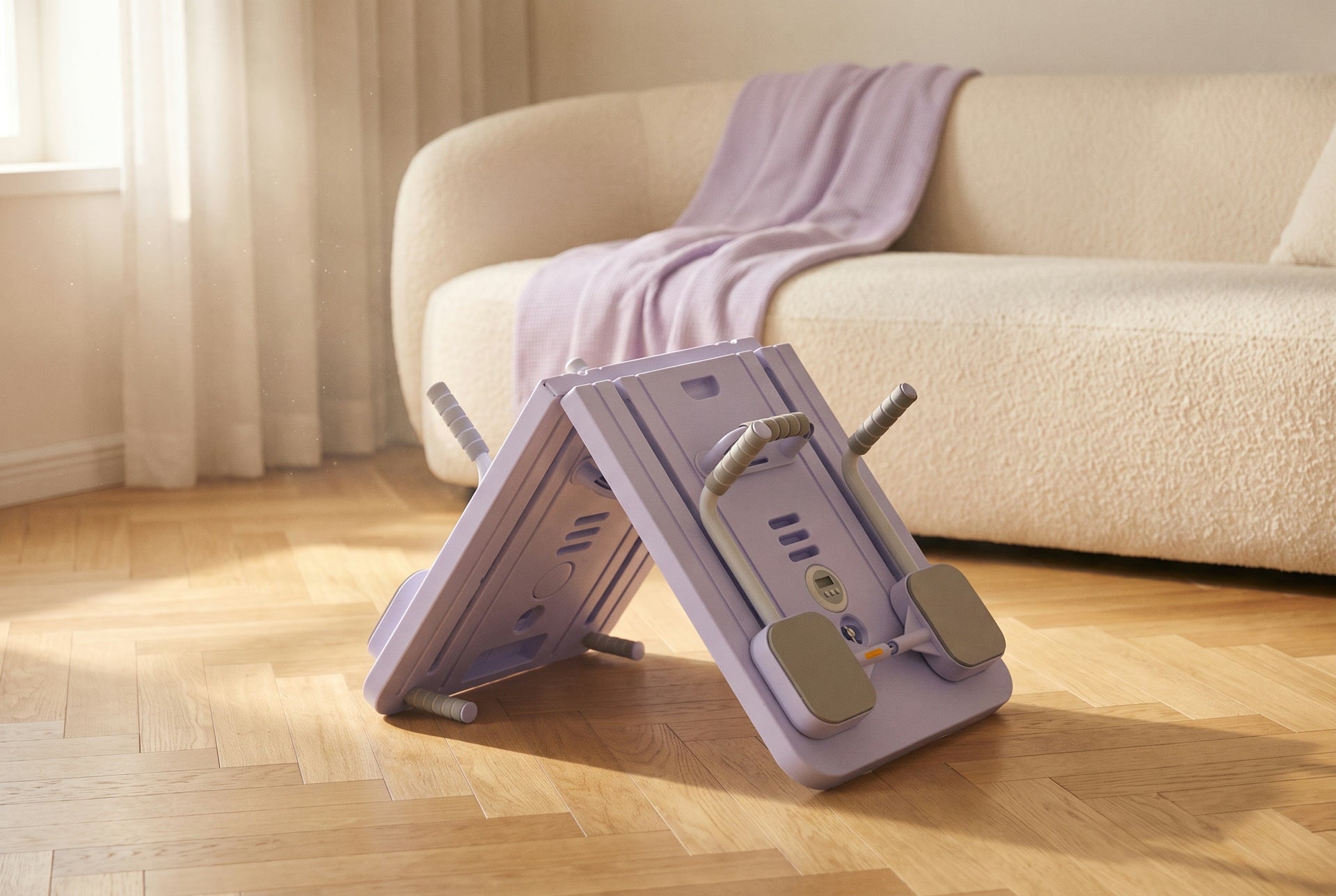 Das Pliava Board, halb aufgeklappt auf dem Parkett
